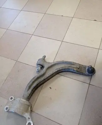 Chrysler Pacifica Front lower control arm/wishbone 68229020AG 68229020
