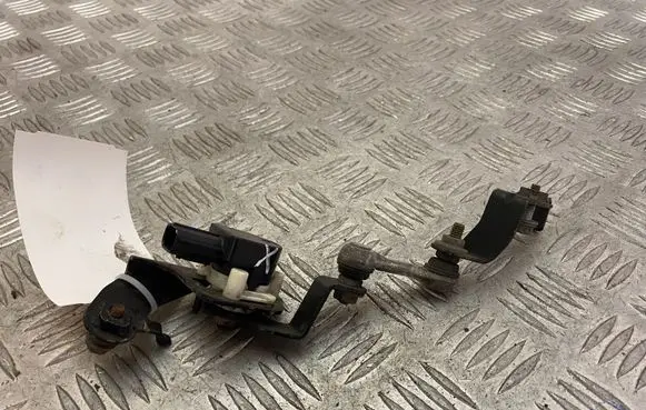 Lexus NX Headlight/headlamp level sensor 