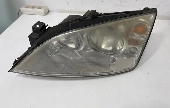 Ford Mondeo Mk III Headlight/headlamp 0301174203 1S7112006BD 109802A04HR