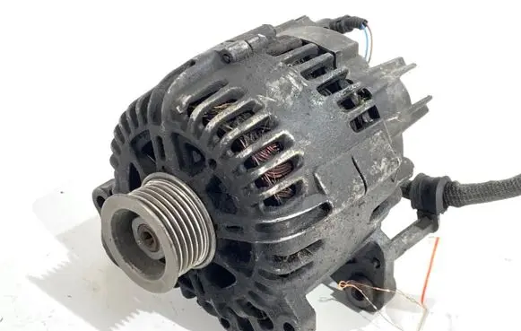 Volkswagen Touran I Generator/alternator 03C903023B