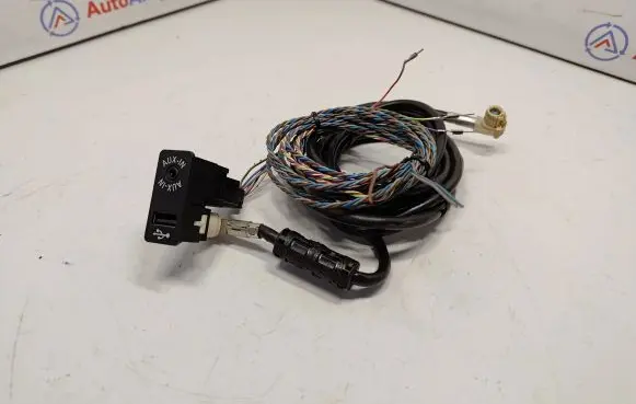 BMW 3 GT F34 USB socket connector 84109229247 84109229245