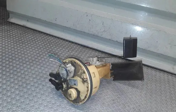 Toyota Corolla Verso AR10 Fuel level sensor 770100F010