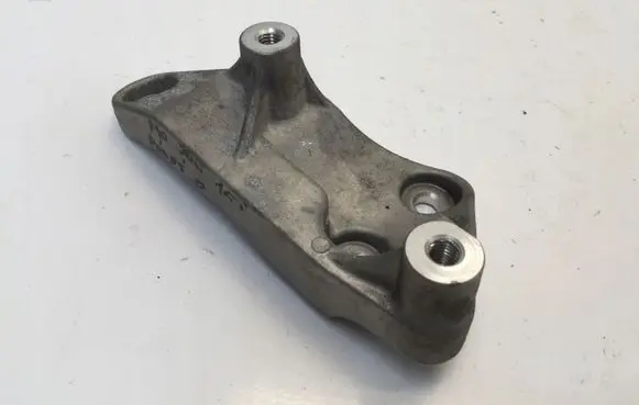 BMW 1 F40 Engine mounting bracket 8513419