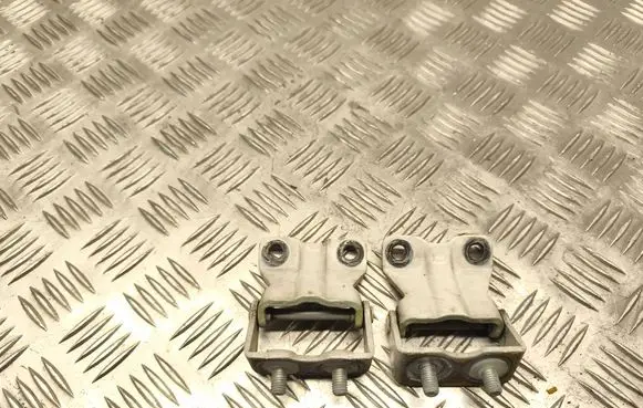 Subaru Legacy Tailgate/trunk/boot hinge 