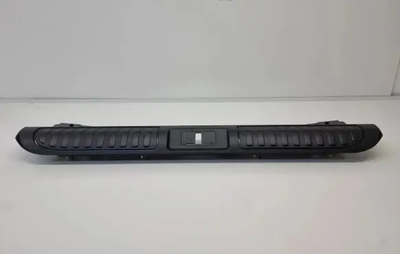 Trunk/boot sill cover protection