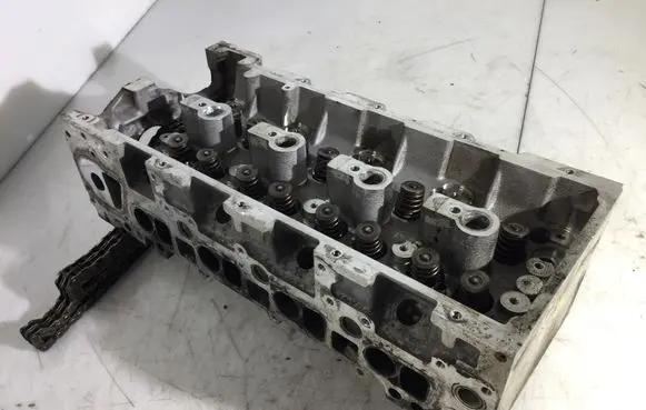Mercedes-Benz Sprinter W906 Engine head 