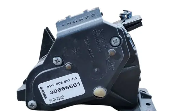 Volvo S60 Accelerator throttle pedal 30666661