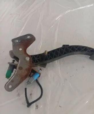 Renault Megane II Clutch pedal 223223
