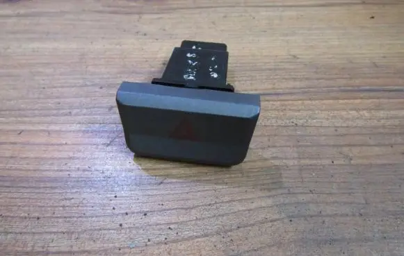 Hyundai Accent Hazard light switch