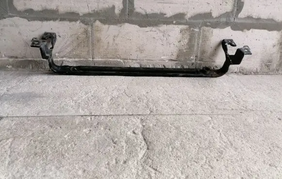 Volvo V40 Radiator mount bracket