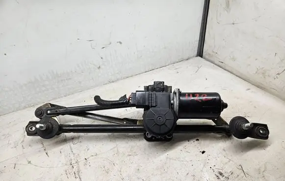 Hyundai Tucson JM Front wiper linkage and motor 981502E010