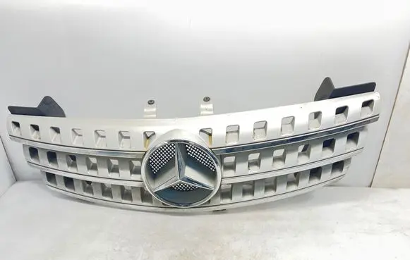Mercedes-Benz ML W164 Front bumper upper radiator grill A1648880241