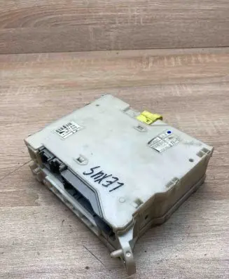 Lexus IS 220D-250-350 Fuse module 8273053050 8267253060
