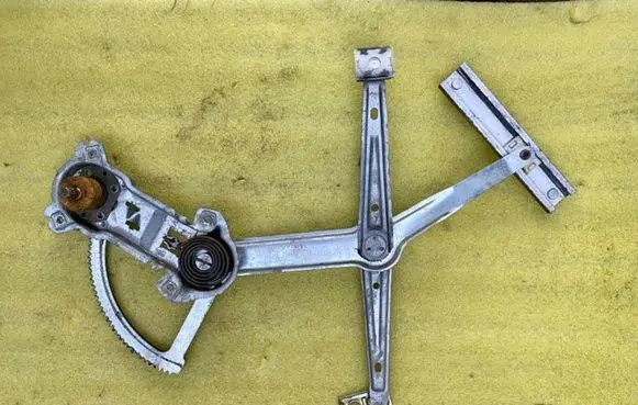 Mercedes-Benz E W124 Front door manual window regulator 