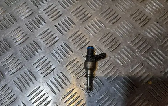 Audi A4 S4 B8 8K Fuel injector 06E036K