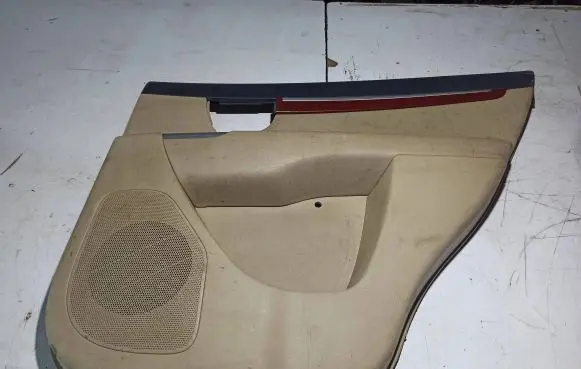 Hyundai Santa Fe Rear door card panel trim P833702B000