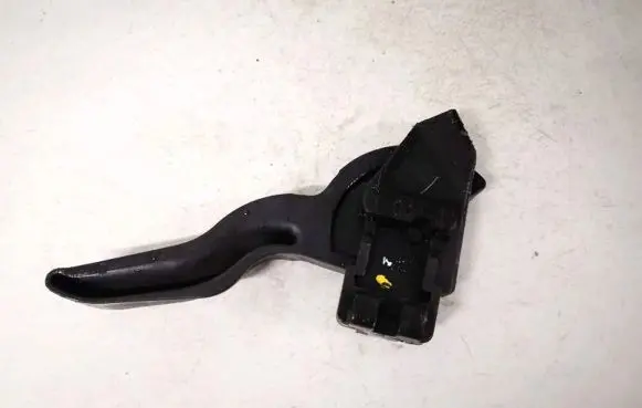 Opel Meriva A Engine bonnet (hood) release handle 13128233