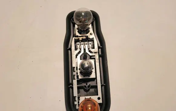 BMW 5 E39 Tail light bulb cover holder 2496339 393390