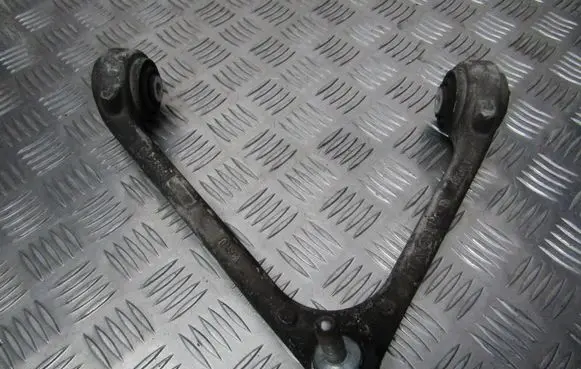 Front lower control arm/wishbone
