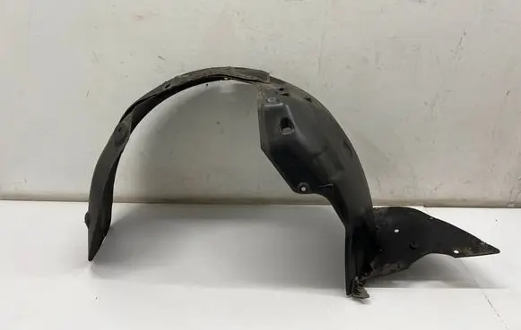 Front wheel arch liner splash guards