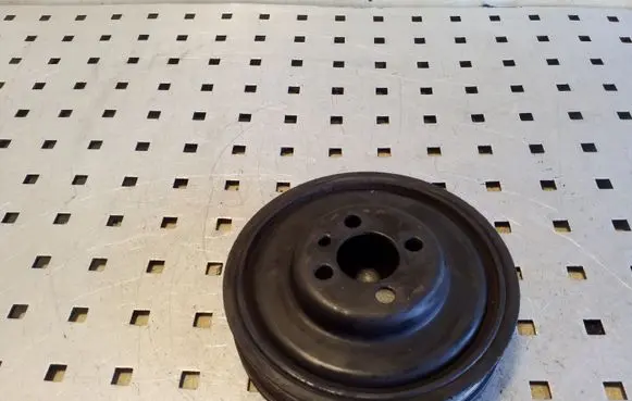 Skoda Octavia Mk2 (1Z) Crankshaft pulley 038105243M