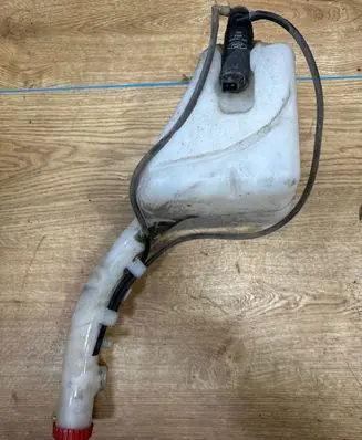 Mazda 2 Windshield washer fluid reservoir/tank 2N1117618AH 2S6117618AH 2L4A