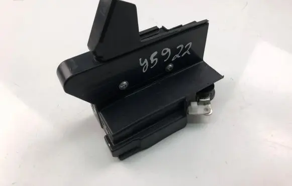 Dacia Logan II Coupe door lock (next to the handle) 825022281RF
