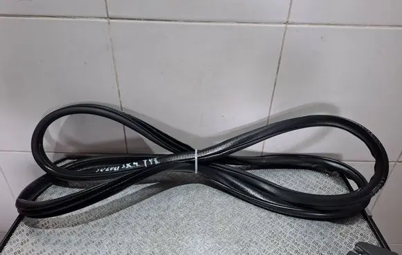 Suzuki SX4 S-Cross Rear door rubber seal (on body) 