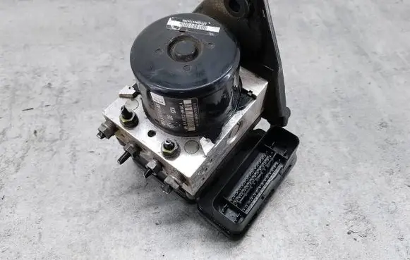 Skoda Octavia Mk2 (1Z) ABS Pump