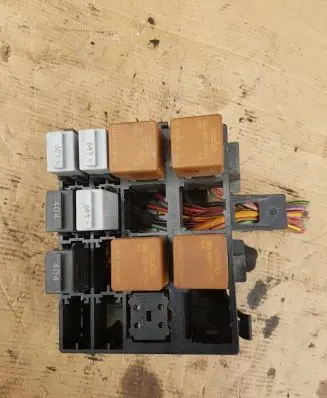 Porsche Boxster 986 Relay mounting block 1276524