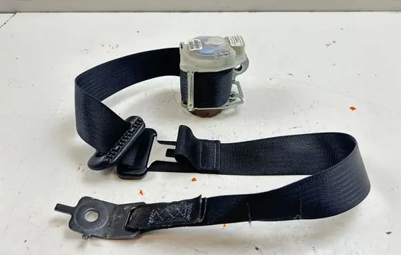 Jeep Grand Cherokee Rear seatbelt 2455248