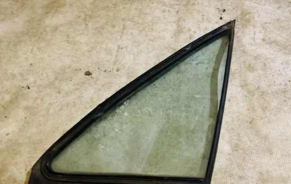 Volvo 340 - 360 Front door vent window glass four-door 