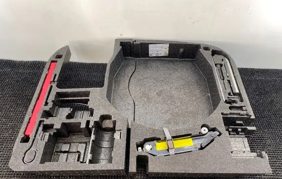 Audi TT TTS Mk2 Tool set 8J0864501F