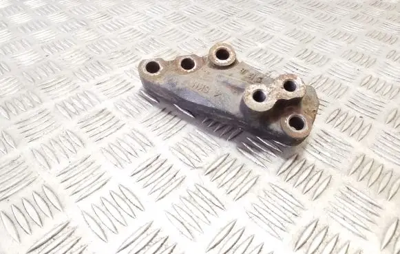 Honda CR-V Engine mounting bracket