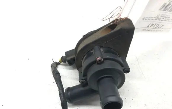 Volkswagen Phaeton Oil filter mounting bracket 