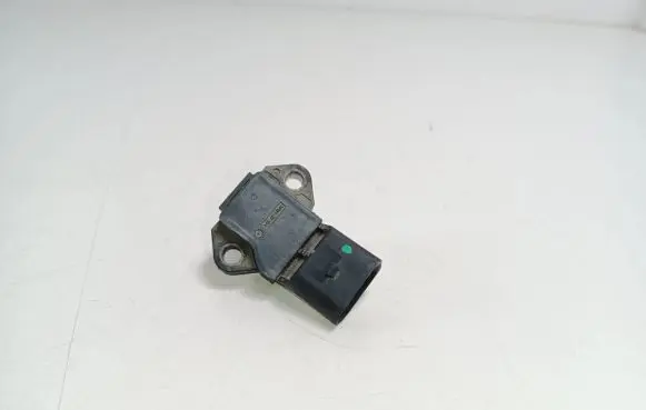 Volkswagen PASSAT B8 Sensor 04C906051