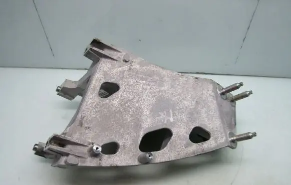 Mazda MX-30 Gearbox mounting bracket