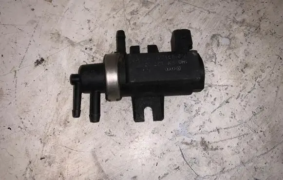 Audi A8 S8 D2 4D Turbo solenoid valve 72190320 D2514