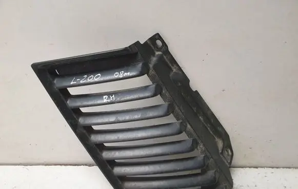 Mitsubishi L200 Front grill 142328