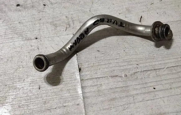Seat Arona Turbo turbocharger oiling pipe/hose 04C145735C
