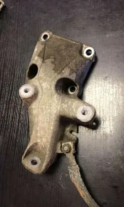 BMW 1 E81 E87 Engine mounting bracket 6776529