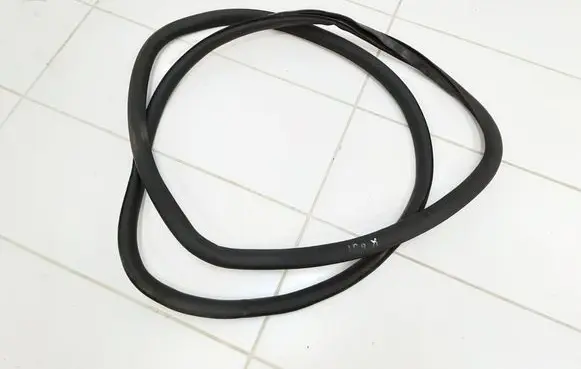 Audi A4 S4 B7 8E 8H Rear door rubber seal (on body) 8E9833721