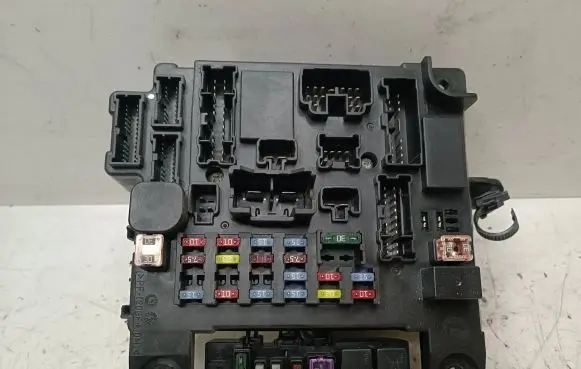 Citroen C4 Aircross Fuse module 8637A644 5001047068 L8637002A