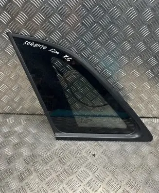 KIA Sorento Rear side window 43R000399 DOT748AS3M35