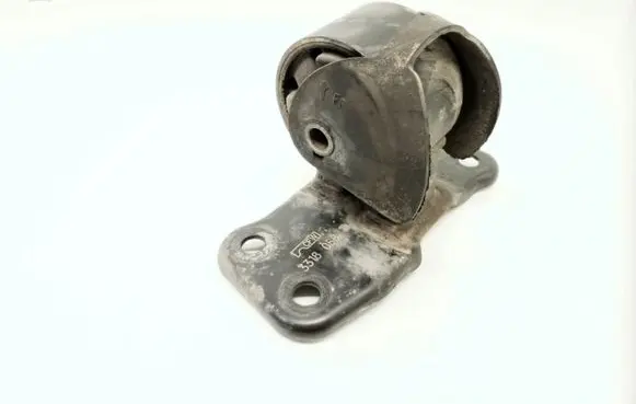 Mitsubishi Space Star Engine mount bracket 3318058
