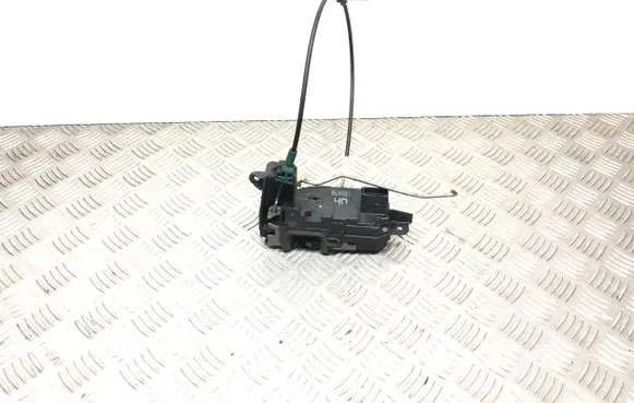Opel Astra H Front door lock 13210750