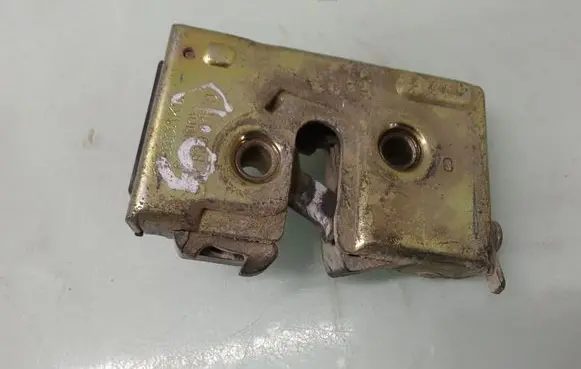 Volkswagen PASSAT B4 Rear door lock 357839016D