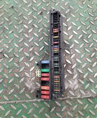 BMW 5 E60 E61 Fuse module 6957330
