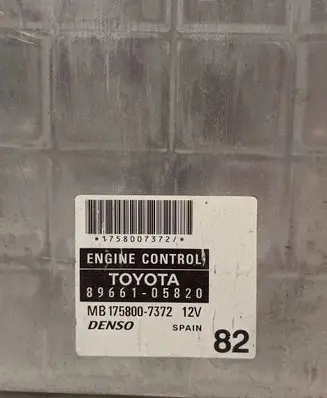 Toyota Avensis T250 Engine control unit/module 8966105820 MB1758007372 1758007372
