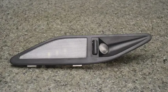 BMW 5 E39 Rear seat light 8363611